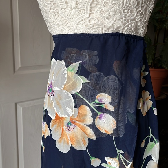 Floral Lace Halter Dress - Picture 5 of 10